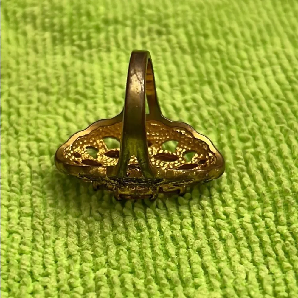 Elegant Gold Ring with Yellow Gemstones